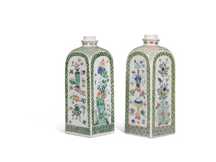 A pair of famille verte square flasks, Qing dynasty, Kangxi period | 清康熙 彩繪花卉博古紋方瓶一對, A pair of famille verte square flasks, Qing dynasty, Kangxi period | 清康熙 彩繪花卉博古紋方瓶一對