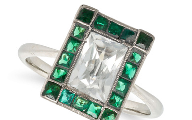 AN VINTAGE GREEN AND COLOURLESS PASTE RING in 18ct ...