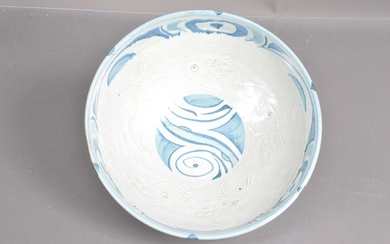 An Aldermaston Pottery bowl by Andrew Hazelden