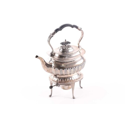 An Edwardian silver spirit kettle and stand. Sheffield 1907 ...