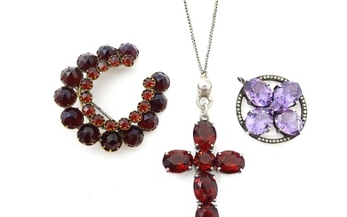 Assorted jewellery to include a white metal pendant set with...