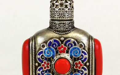 CHINESE ENAMELLED SNUFF BOTTLE.