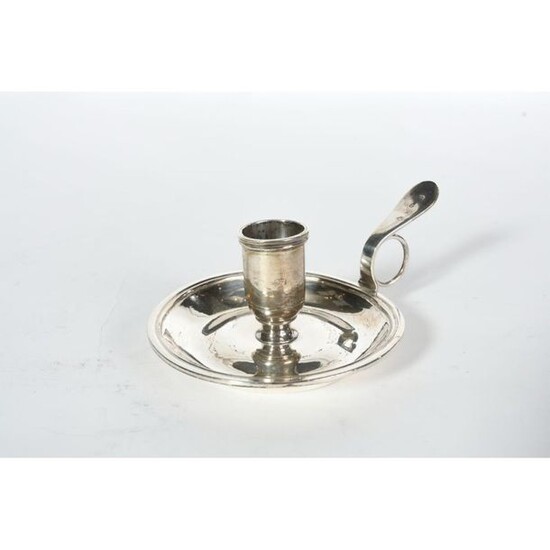Candlestick in silver, round shape, underlined by threads. Rolling socket....