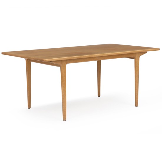 Danish furniture design: Dining table of solid oak with two extra leaves of pine wood and birch. H. 71,5 cm. L. 171,5/263,5 cm. W. 95 cm. (3)