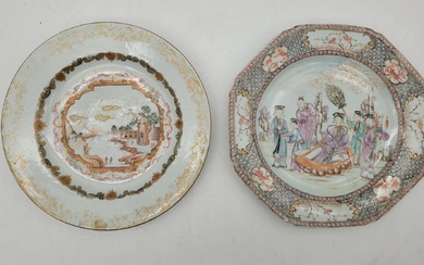 Deux assiettes en porcelaine à décor polychrome,... - Lot 12 - Ader