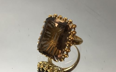 Gold ring decorated with a smoky quartz. Gross...