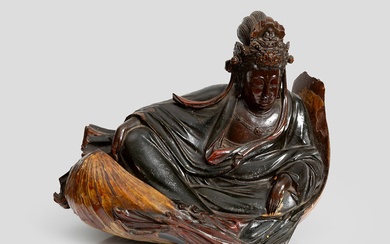 Guanyin. Chine, Dynastie Qing (ca. 1644-1911), XVIIIe siècle Sculpture en bois sculpté et polychrome. Dimensions...