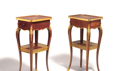 Henry Dasson | PAIR OF SMALL MAHOGANY TABLES