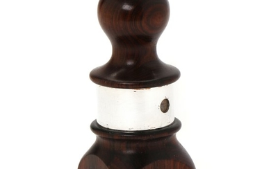 Jens H. Quistgaard: “Rare Woods”. Brazlilian rosewood pepper grinder, centre of silver plated metal. H. 12.5 cm.