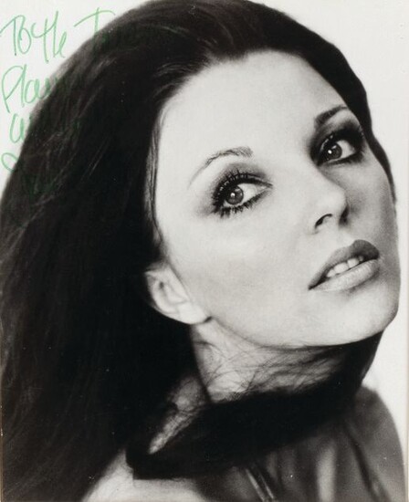 Joan Collins Londra 1933 Photograph with dedication and signature...