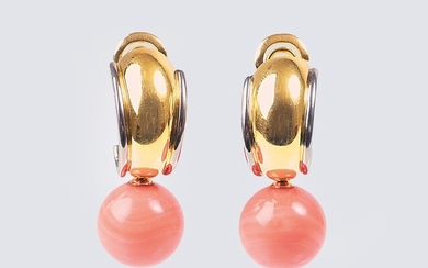 Juwelier Wilm: A Pair of Vintage Coral Earclips