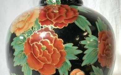 LA DOLCE VITA Peonies On Black Porcelain Vase