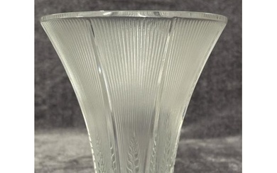 Lalique 'Epis' patern frosted glass vase, 16.5cm high