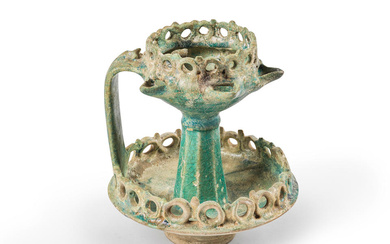 Lampe à huile Kashan en céramique monochrome, Perse XIIe siècle...