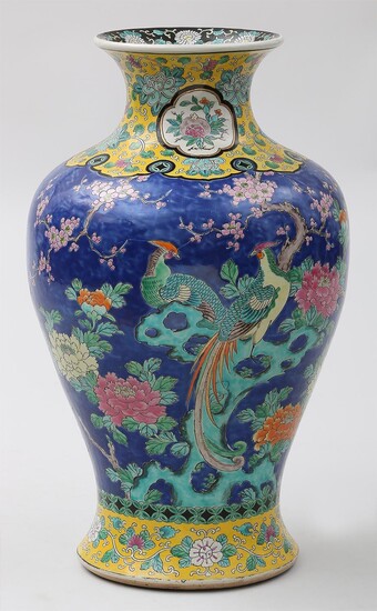 Large Japanese porcelain vase with bird and floral motif, 20C. FR3SH.