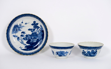 Lot (3) of two 18th century Chinese bowls and a bowl in porcelain with blue and white decor respectively with flowers and with landscape - diameters : 12 and 21,5 cm ||two 18th Cent. Chinese bowls (flower decor) and a dish (landscape decor) in...