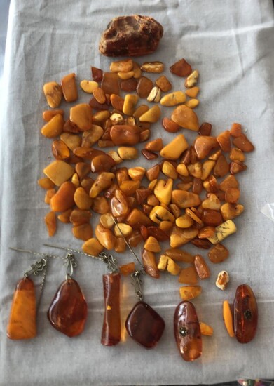 Lot of 100% natural amber stones 123 g