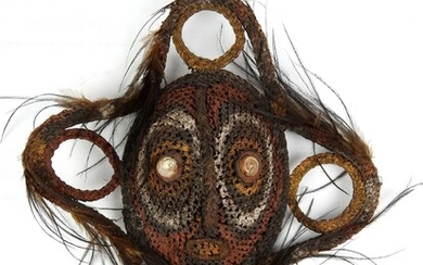Masque en vannerie tressée, ABELAM, Papouasie-Nouvelle-Guinée. Dim: 38,5c35,5 cm.
