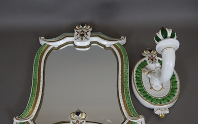 Miroir et applique - Rudolf Kämmer Volkstedt, porcelaine, 2e moitié du 20e siècle, avec décor...
