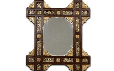 Miroir syrien avec ornementation typique, incrusté de parement et d'ajourage - 61,5 x 53,5 ||Miroir...