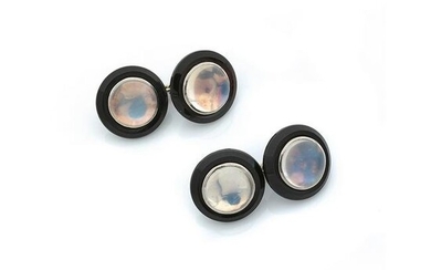 Pair of cufflinks of Art Deco period of round shape in 18K grey gold (750‰) and onyx, set with