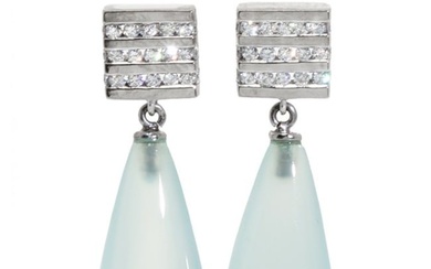 Pair of earrings in 18kts. white gold. Button with three lines of diamonds, brilliant cut, total