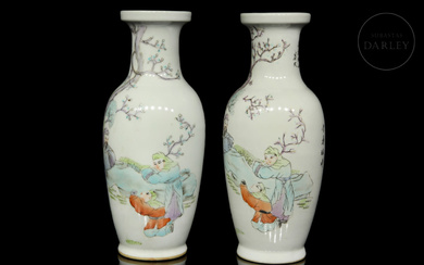 Pair of vases "Poem and characters"