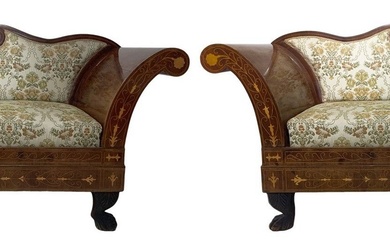 Paire de canapés deux places avec incrustations, XVIIIe siècle. H cm 90. Longueur 172 cm....