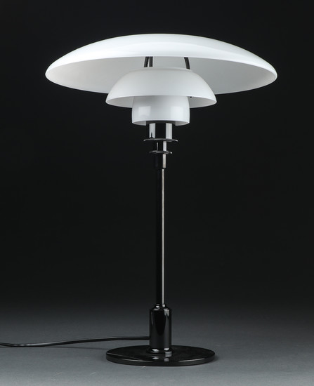 Poul Henningsen. PH 3½ -2½ bordlampe.