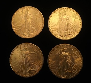 Quatre pièces en or de 20 dollars 1908, 1914,…