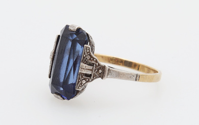 RING, with blue stone, Gold and silver, weight 3,16 grams.