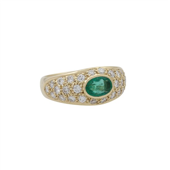 Ring mit Smaragd ca. 0,60 ct und Brillanten zus. ca. 0,50 ct