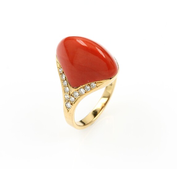 Ring with coral and diamonds , YG...