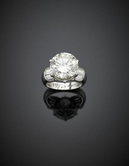 Round ct. 6.44 diamond and baguette diamond shoulders