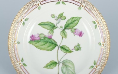 Royal Copenhagen Flora Danica dinner plate. Hand-painted.