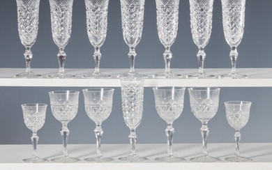 Servizio di bicchieri in cristallo intagliato,... - Lot 512 - Pierre Bergé & Associés