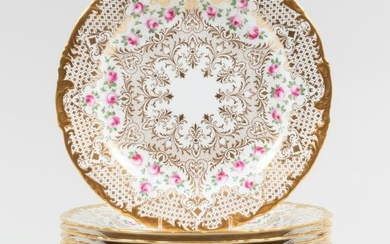 Set of Twelve Wedgwood Gilt-Decorated Porcelain Dinner Plates