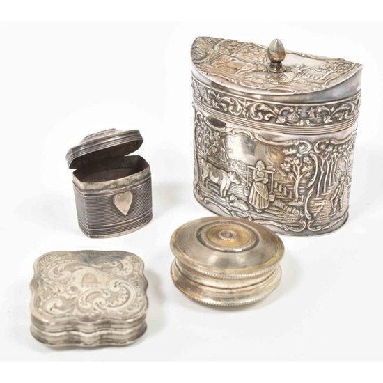 [Silver] Collection of 19th century silver snuff boxes (1) Box w. lodereinbox hallmark. Year letter...