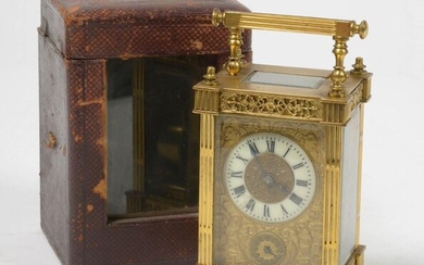 Small gilt bronze officer's clock. Openworked dial with floral decoration. French work. Circa 1840 (Presented in its original leather case). H.(without handle):+/-12,5cm.