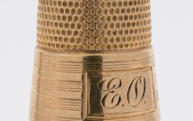 SIMONS BROTHERS 14KT GOLD THIMBLE Monogrammed. Approx. 3.10...