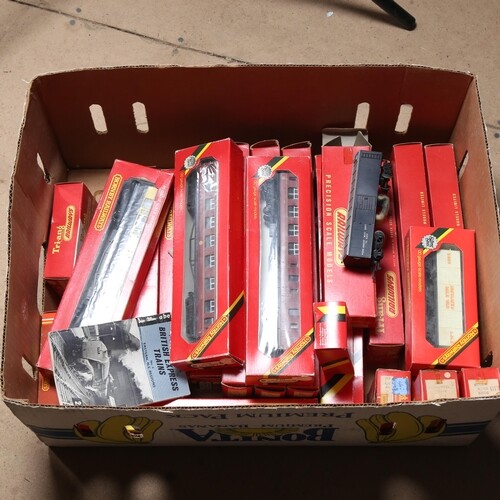 TRI-ANG HORNBY - a quantity of boxed railway carriages, incl...