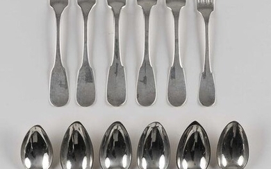 TWELVE PIECES OF FRENCH .950 SILVER FIDDLEBACK FLATWARE