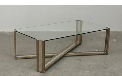 Tavolo da salotto con gambe in ottone e metallo cromato, piano in vetro. Italia, anni '70. (cm 110x36,5x60) (lievi difetti)