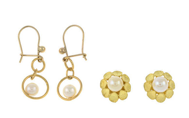 Two cultured pearl earrings