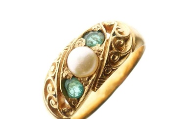 Unmarked yellow metal ring set emeralds and pearl