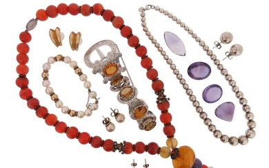 Various items of jewellery, including a Victorian citrine-set silver bracelet...