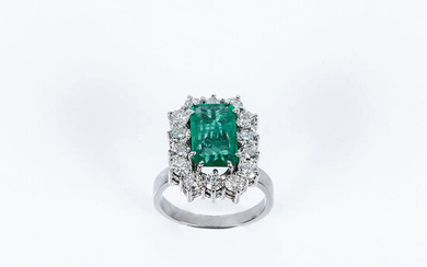 Vintage ring in white gold with beautiful Colombian emerald,...