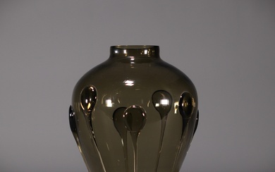Vittorio ZECCHIN (1878-1947) Vase ovoïde en verrerie de Murano dans un ton de brun ave...
