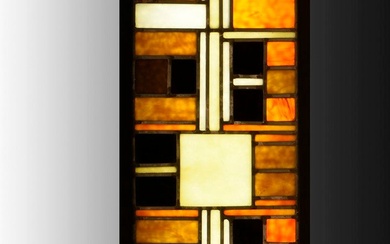 Walter Burley Griffin (1876-1937). Vitrail, vers 1910. Verre et Plomb. Différentes dimensions. Dim. 65x22,5 cm....