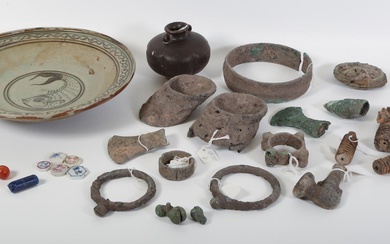 iGavel Auctions: Group of Southeast Asian Bronze, Ceramic, Glass and Other Artifacts BSP1